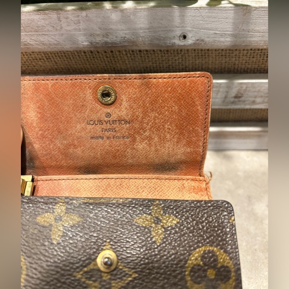 Louis Vuitton Monogram Key Holder - Picture 8 of 15